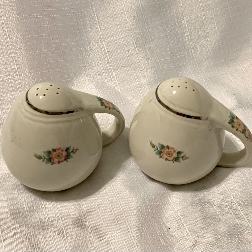Vintage 1940s Hall China ROSE WHITE Pattern Salt & Pepper Shakers